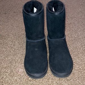 NEW NEVER WORN***Koolaburra by UGG Suede Short Boots Black Size 10w